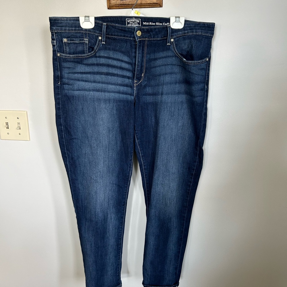 Levi’s Signature Women's Blue Denim Jeans mid rise slim cuffed crops